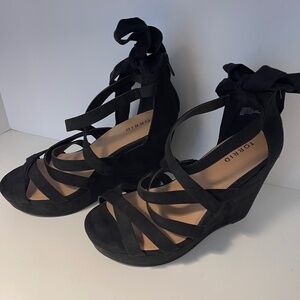 TORRID Black suede Ankle Wrap Platform Wedges Size 9WW, 4.5" wedge heel